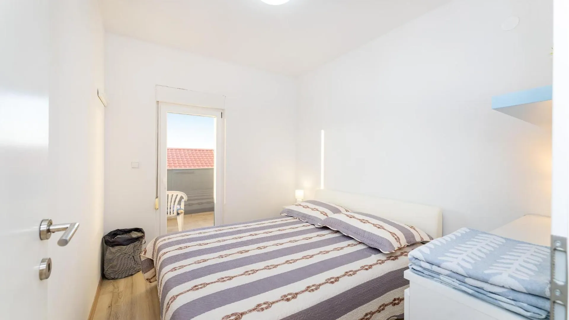 Stunning Apartment In Gornji Karin 0*,