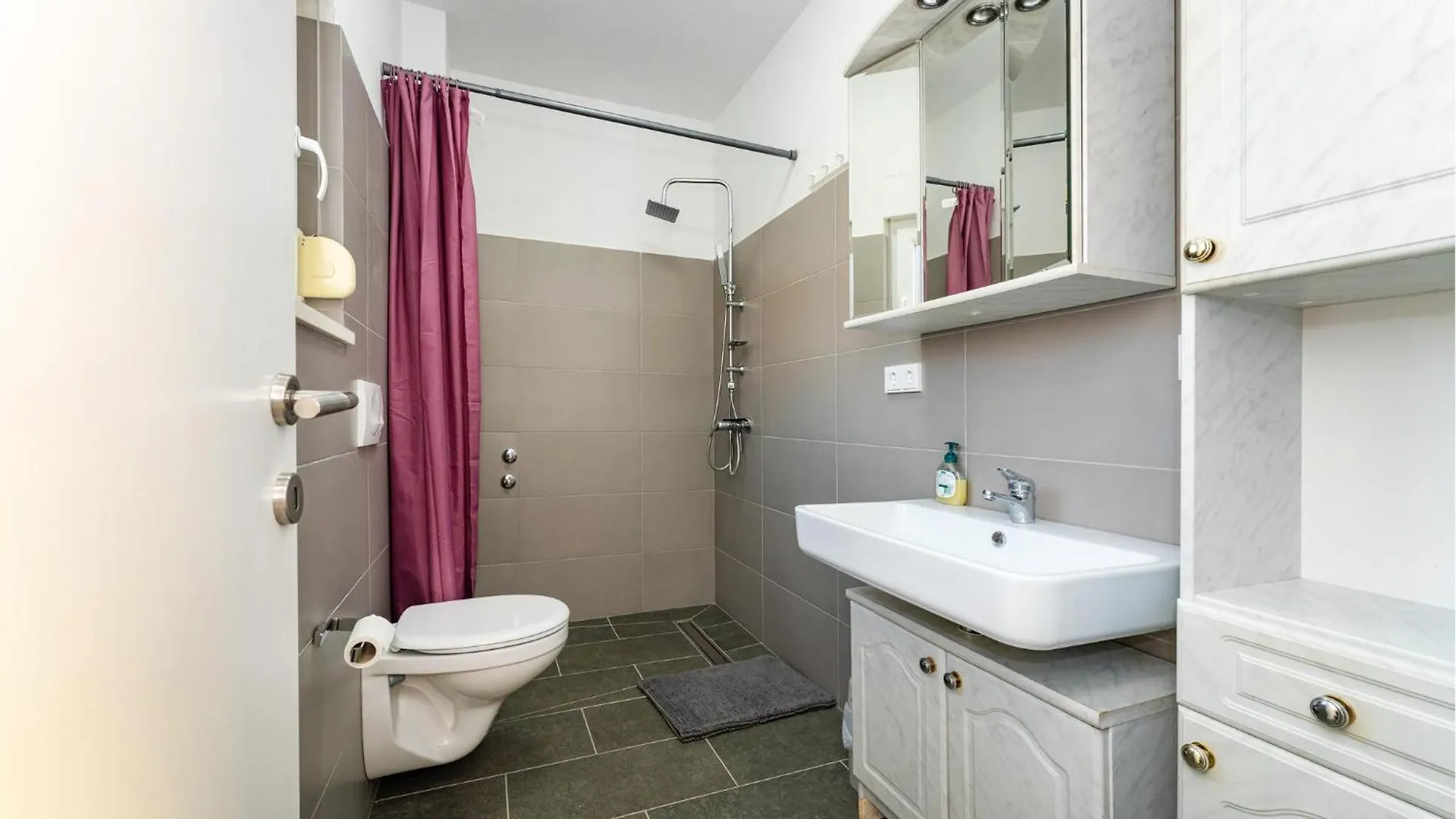 Stunning Apartment In Gornji Karin Croatia